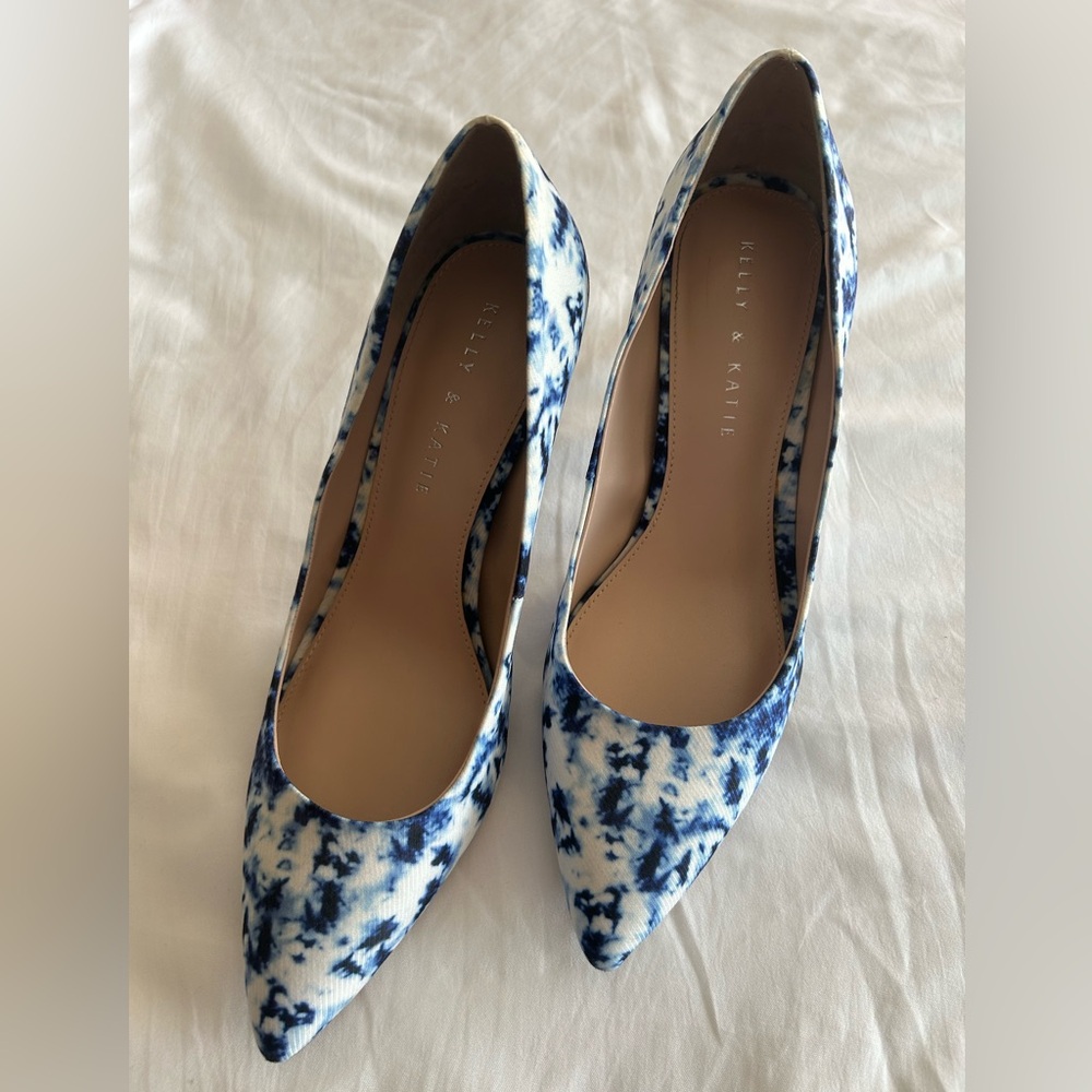 Kelli & Katie blue and white fabric covered pump size 8 1/2 M